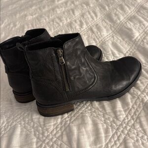 Josef Seibel Sanja 20 black leather ankle boots